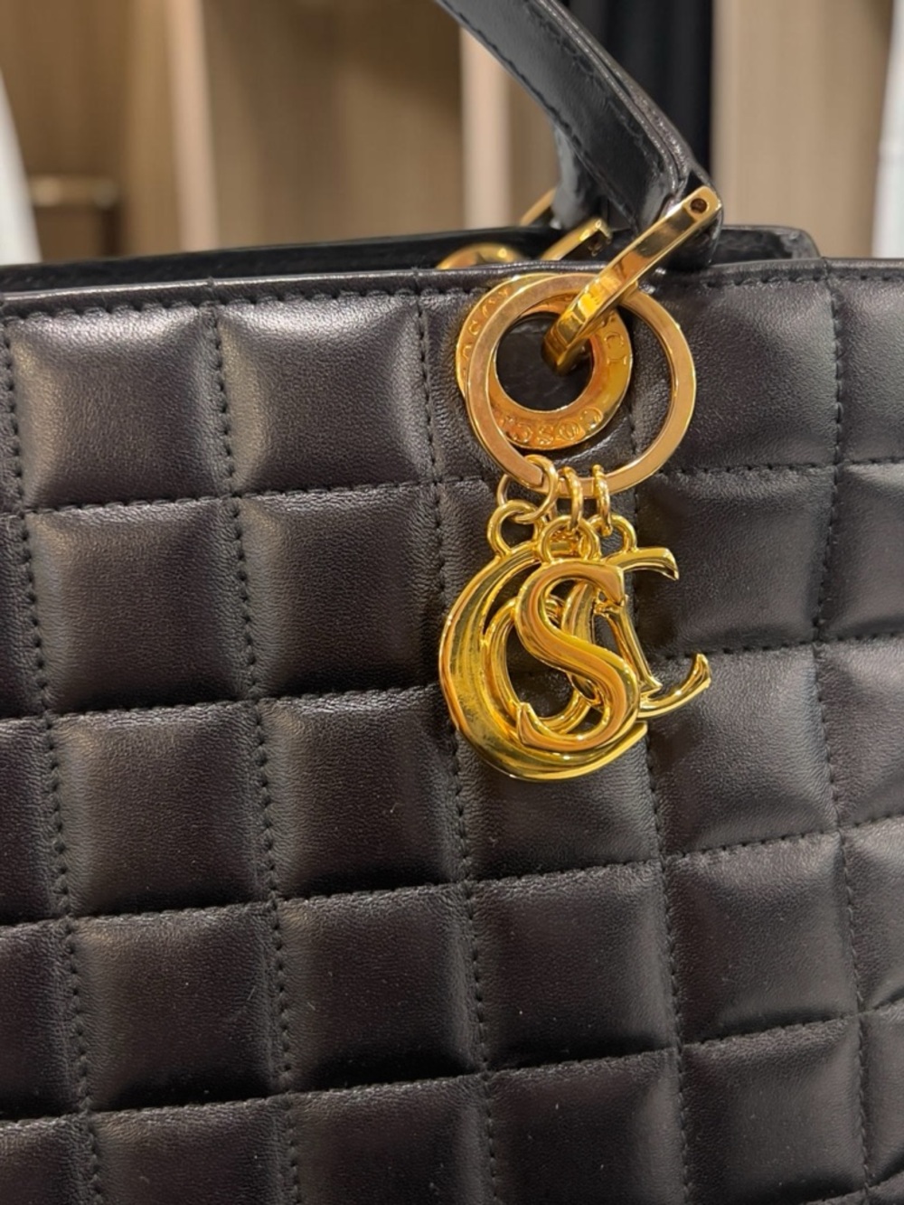 COSCI Italy quilted leather handbag with gold-tone hardware and a 'C' charm - Picture 2 of 4
